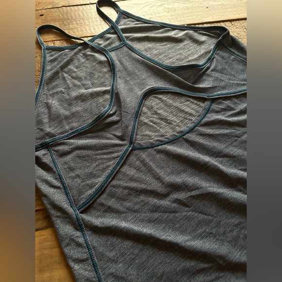 Lululemon high neck tank top - Picture 3 of 3